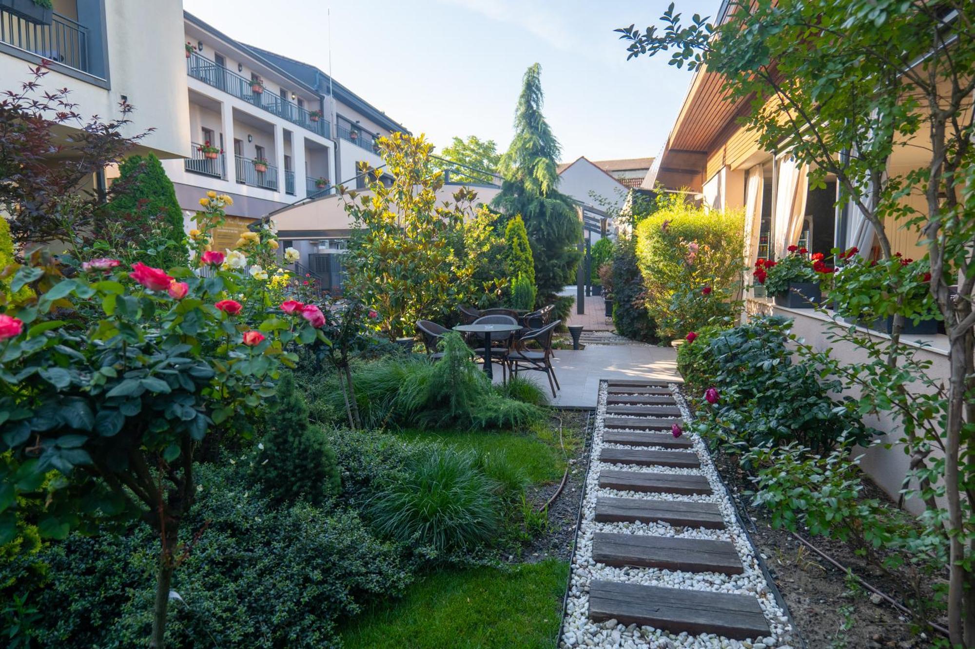Pensiunea Nora Prestige Timişoara Buitenkant foto