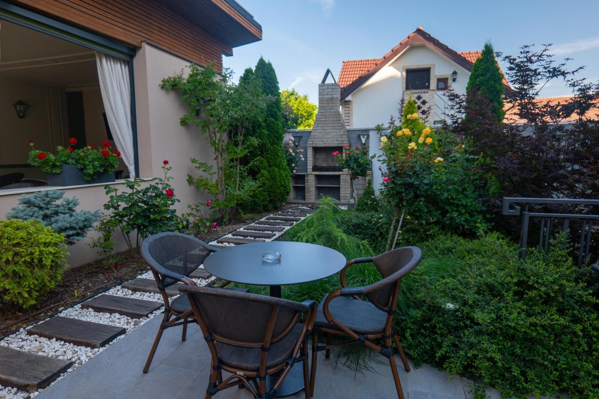 Pensiunea Nora Prestige Timişoara Buitenkant foto